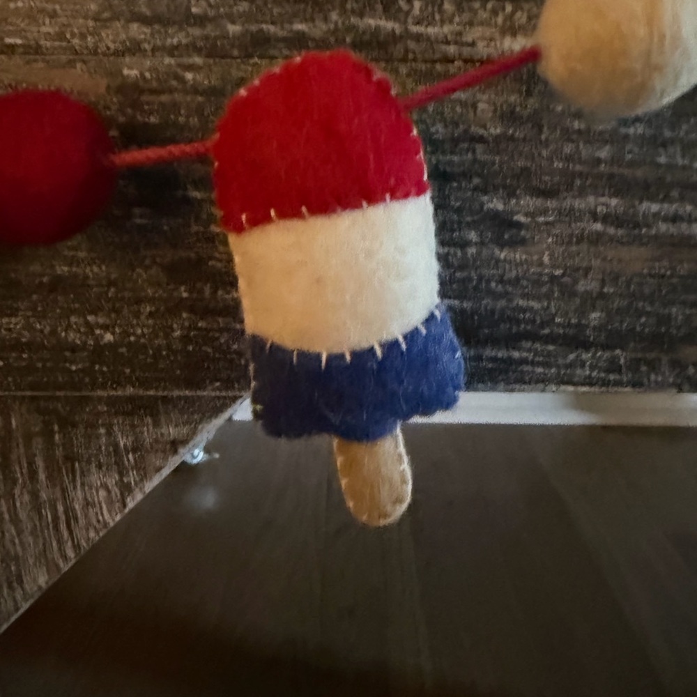 Memorial Day/ Fourth of July/ Labor Day patriotic garland - Picture 3 of 4